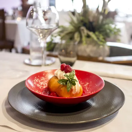 Logis & Restaurant La Paix Otel