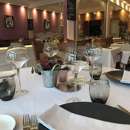 Logis & Restaurant La Paix Otel